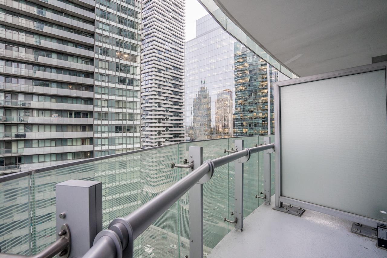 Aaira Suites Toronto Exterior foto