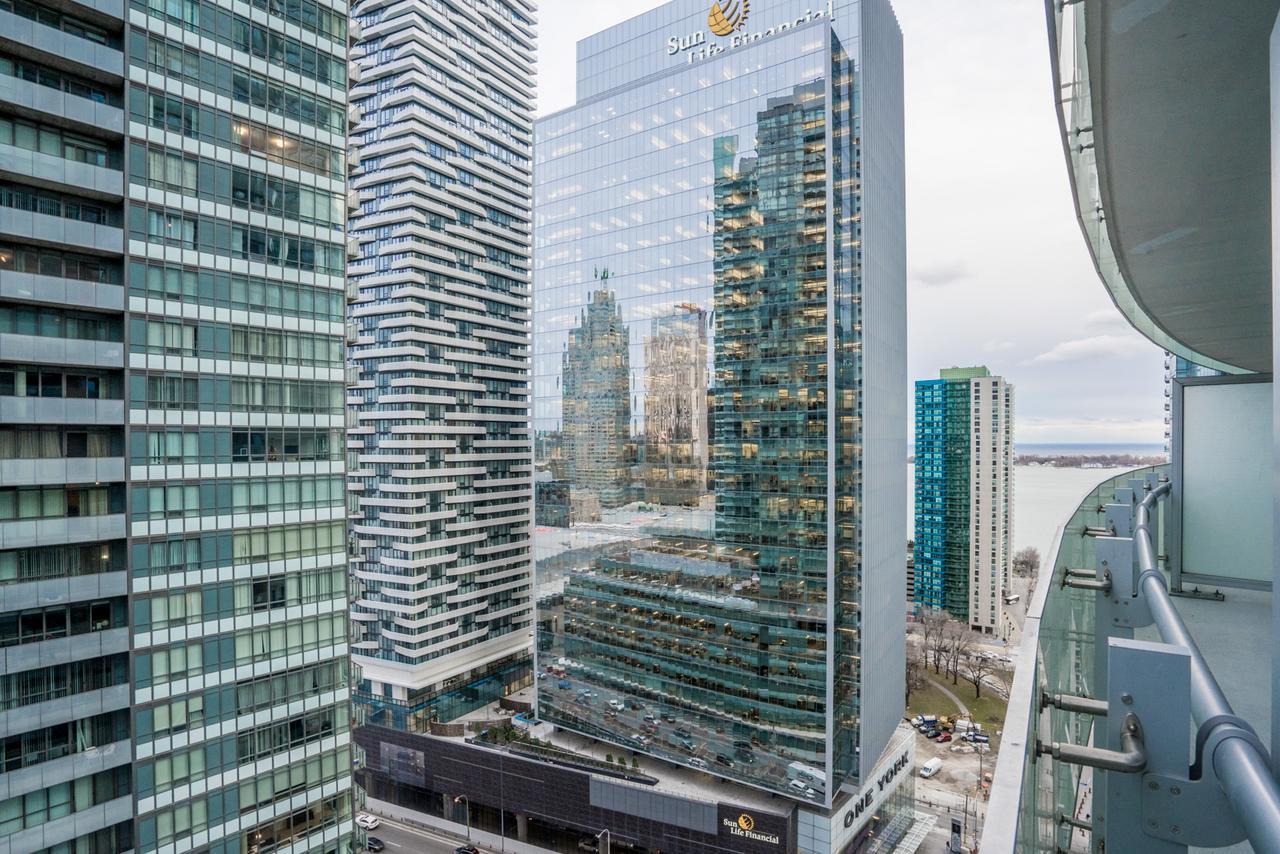 Aaira Suites Toronto Exterior foto