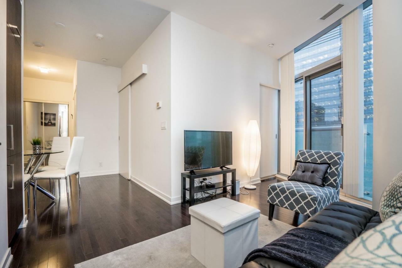 Aaira Suites Toronto Exterior foto